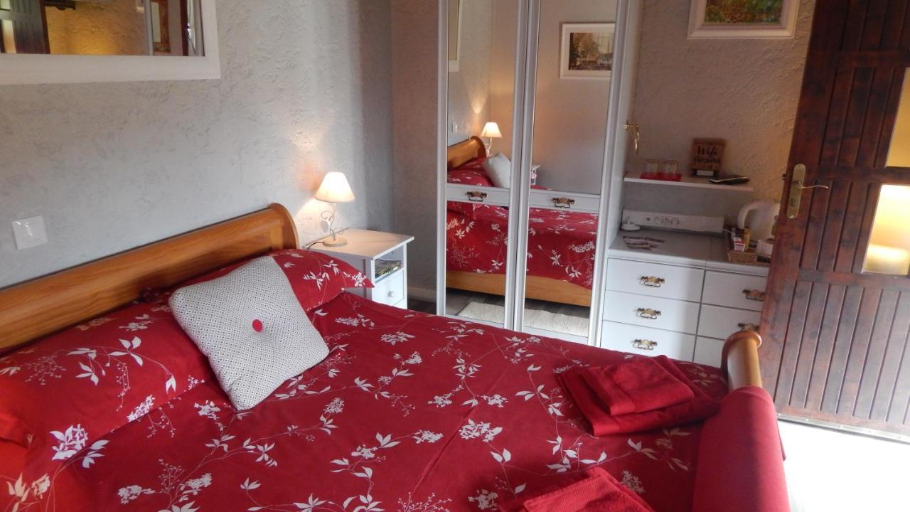 The Petite Chalet Chambre D'Hotes L'Isle-Jourdain  Esterno foto