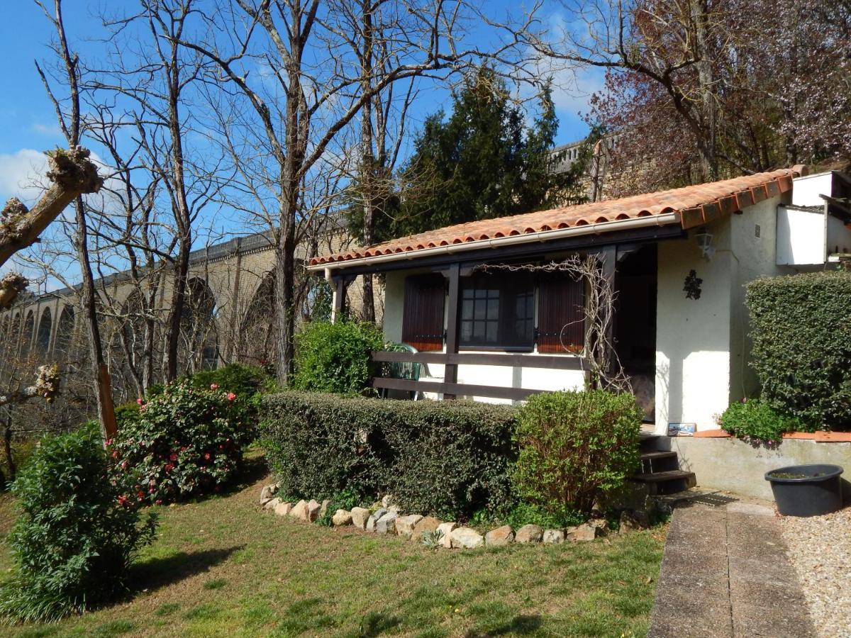 The Petite Chalet Chambre D'Hotes L'Isle-Jourdain  Esterno foto